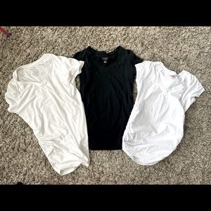 Basic maternity tees! 🖤🤍